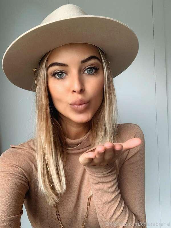 hi there 💋
