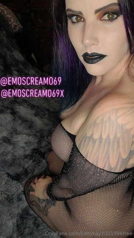 Solo comp
$5 tips add 25 votes to creator❤️ 150 votes 3 day ..
