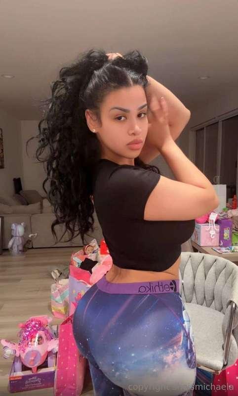 Dangerously divine, handle with desire 💅💋