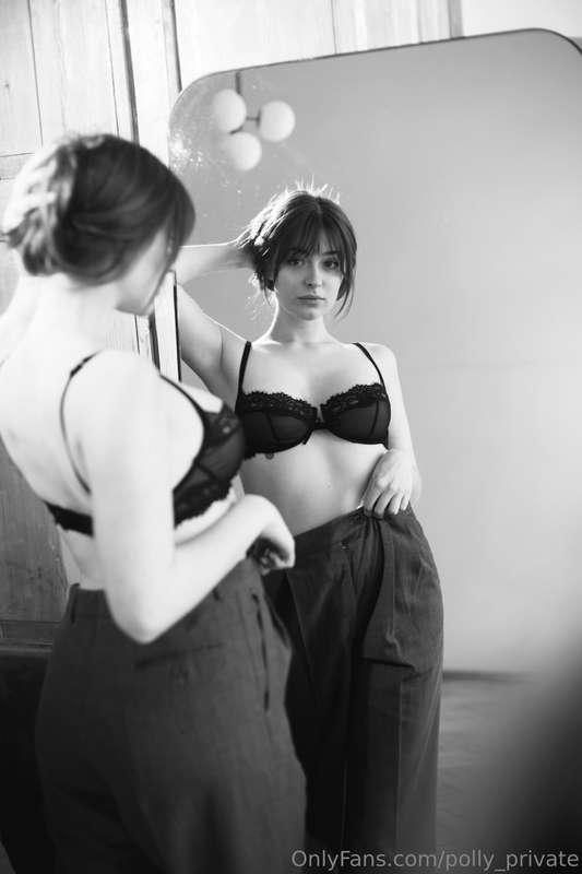 I'm in the mirror💋 and in your head there's already somethin..