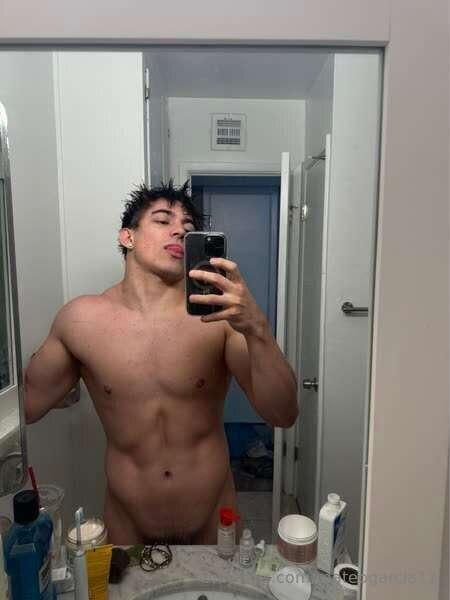 ok guys u need to sub to my friend leogold 🤭 hes a 19 yrs ol..