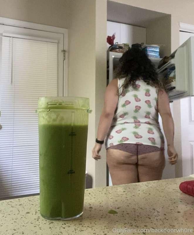 Green breakfast booty🍑