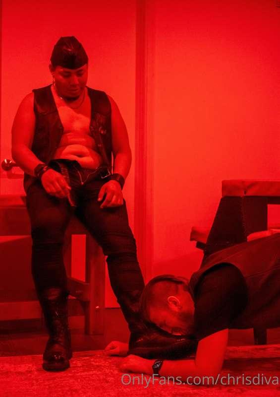 Who here has a boot or feet fetish 😉