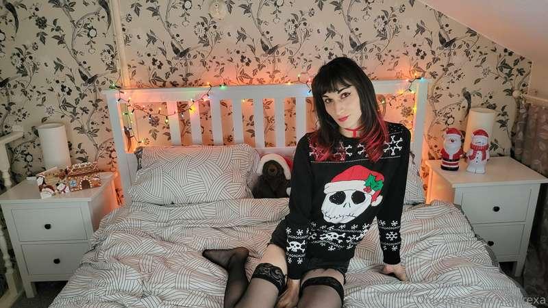 Merry Christmas 🎅 

I hope you all have an amazing day! 🥰