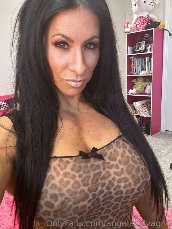 Selfie! This cougar is ready to pounce. 😜