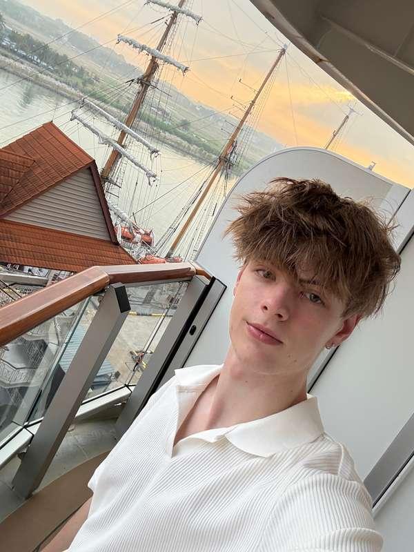 Ocean breeze and endless ease 🌬️🌊