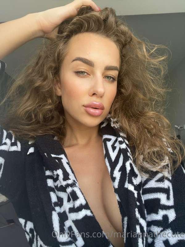 I wanna be the reason you slightly tilt your phone away from..