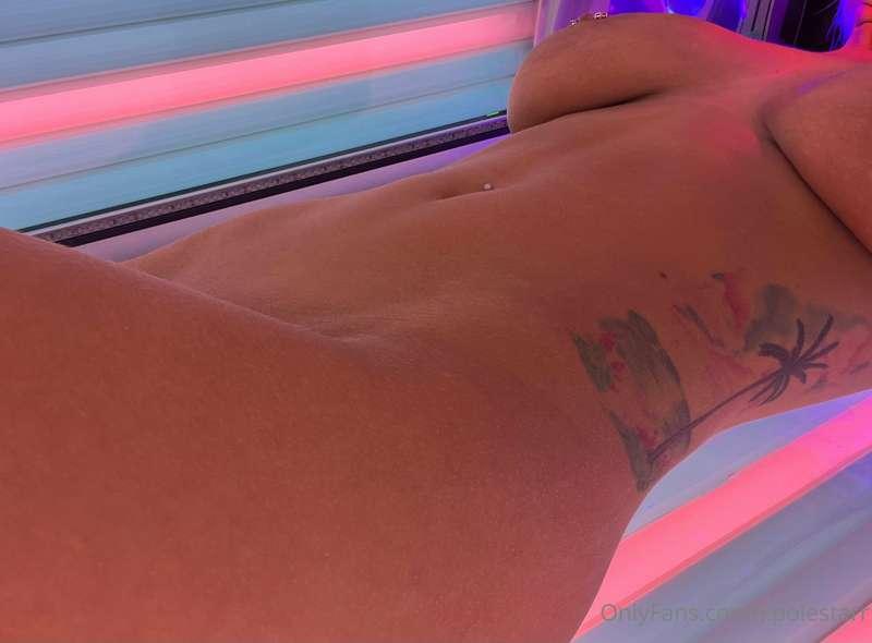 Happy National Nude Day 😛 Let me know in the DM’s if you wan..