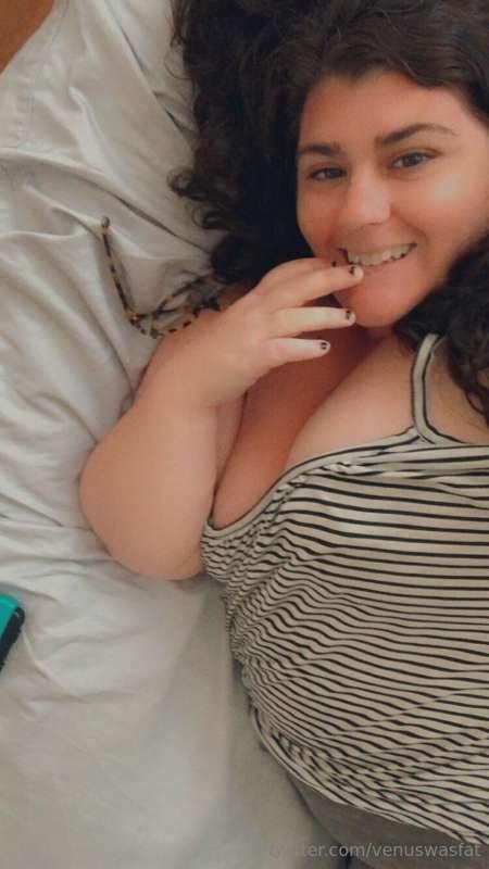 I can be your gamer girlfriend… I have a PS5, Xbox series X,..