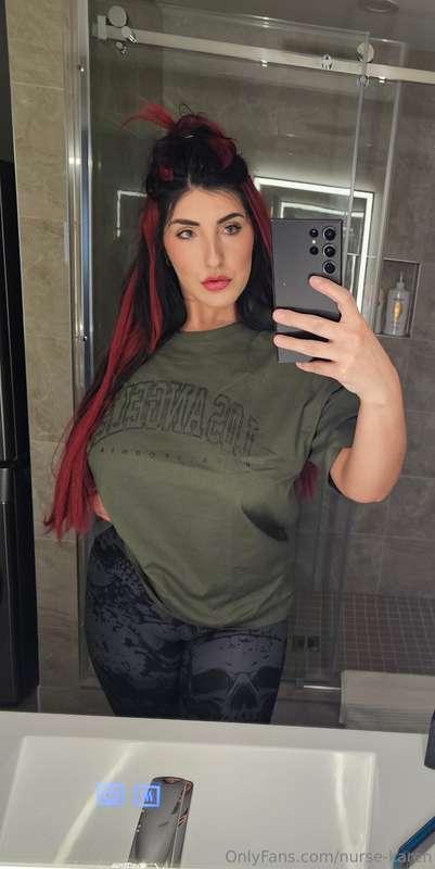 justttttt chilllllllennnnn 💋 how was your weeeknd? honestly ..