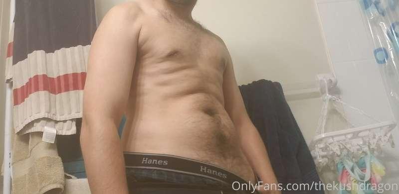 May not be the prettiest male body but im confident and slim..
