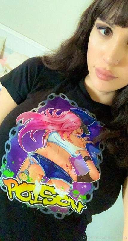 got this epic Poison shirt as a gift! Love it ⛓💗⛓
