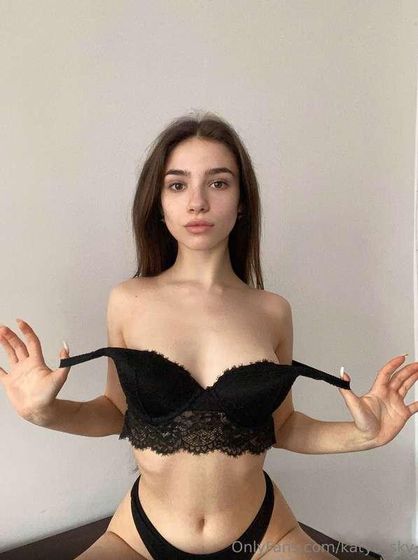 💕💕💕 CUTE GIRL 💕💕💕 

💕Horny virgin cute @laylacute loves ridi..