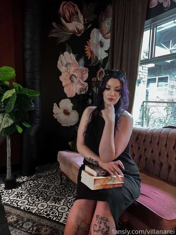 Sorry for being quiet the past couple days! I travelled home yesterday and have tons of content to edit and share with you all 🥰

Here’s some more photos I took at the bookstore 💖

#fyp #tall #tallgirl #goth #gothgirl #altgirl #alternative #purplehair #thicc #musclemommy #dress #blackdress #tattoos #inked 