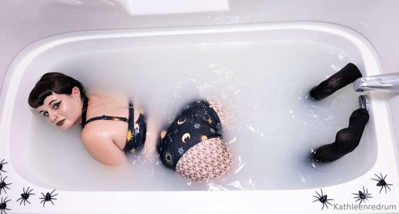 Happy Halloween ! Enjoy this preview of a new set I just did..
