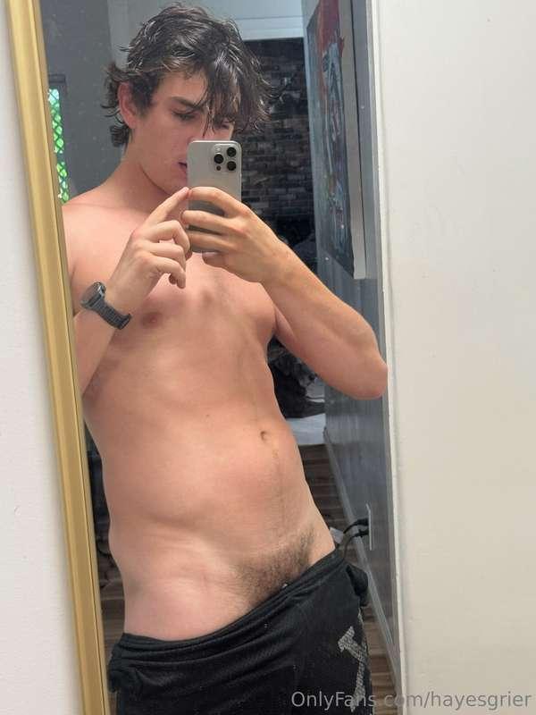 Happy 1st day of October! 🎃Need someone to shave this for me..