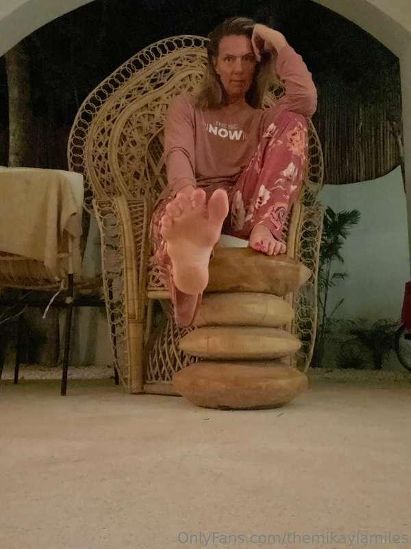 Dirty feet means I need someone’s tongue 💋