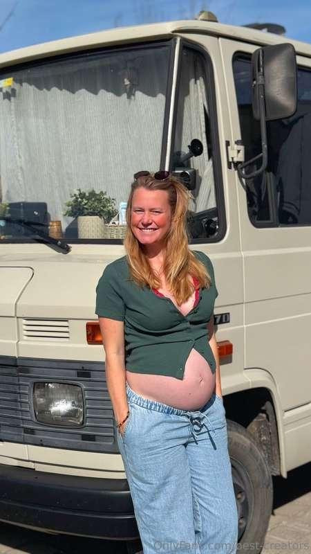 @onlyviviofficialHi, ich bin Vivi und reise schwanger mit me..