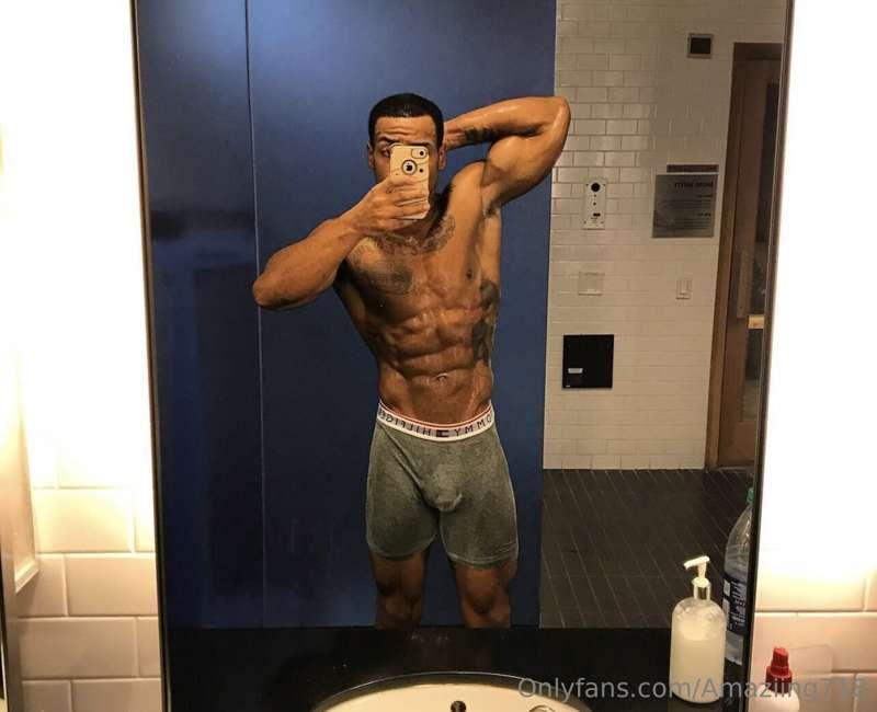 anyone who wants to grab this dick? 😈