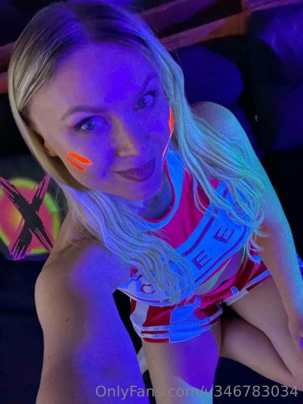 Do you like neon lighting😄?