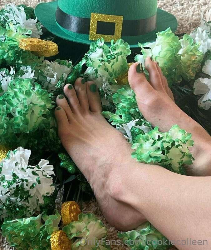 Toes to match St. Patty's Day 🍀