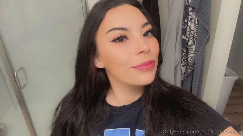 One wink away from making your day 💋