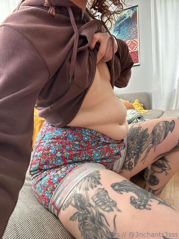 All my clothes are fitting like thissss