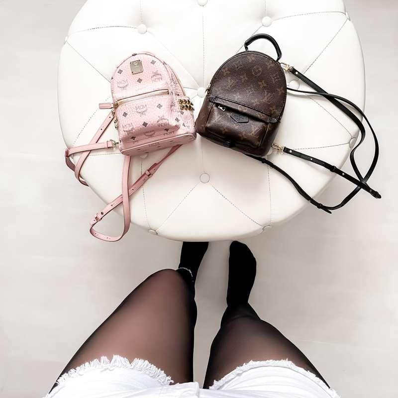 Which one would you choose? 🎒