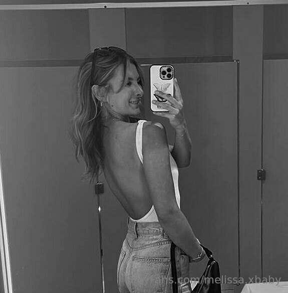 Let your fantasies crawl under my blouse like your hands💋💋
