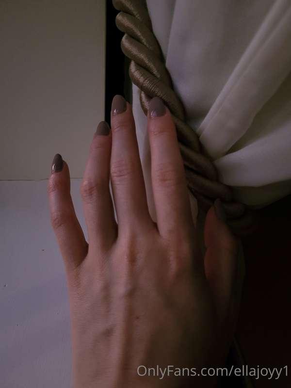 Simp for My hand, bitch 💫