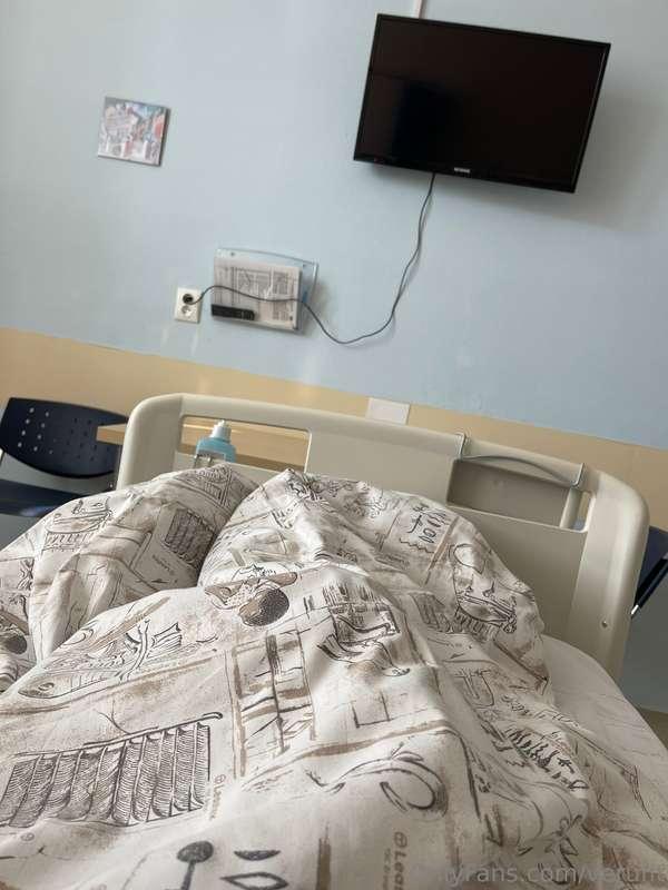 Zlatíčka, jsem v nemocnici, ale jestli mě chcete zabavit, pi..