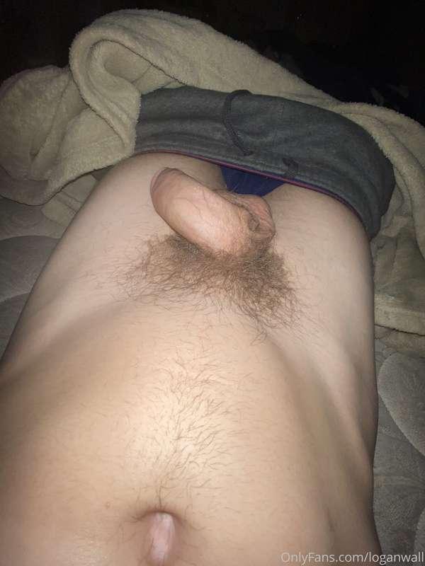 You guys like me Hairy? 🍆🤔