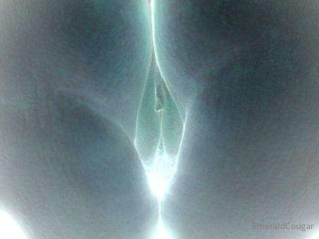 Who's coming out to play with their favorite Cougar?🥰🍑💦 Take..