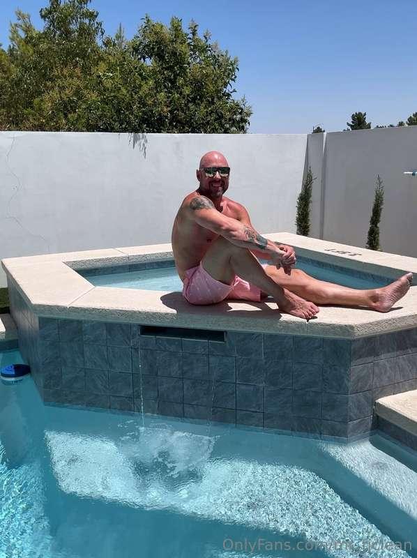 Poolside party with a cowboy twist 😎