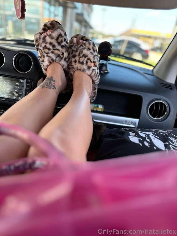 Princess treatment 👑 Getting my car cleaned while I prop my ..