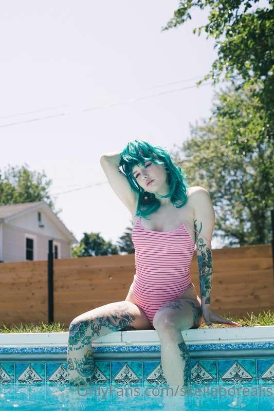 Throwback Tuesday: 
It was so sunny hahahaha and my fence wa..