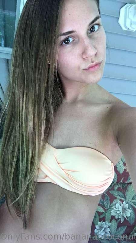 Are you following my vip page @bananascoconutzz ??!  Im much..