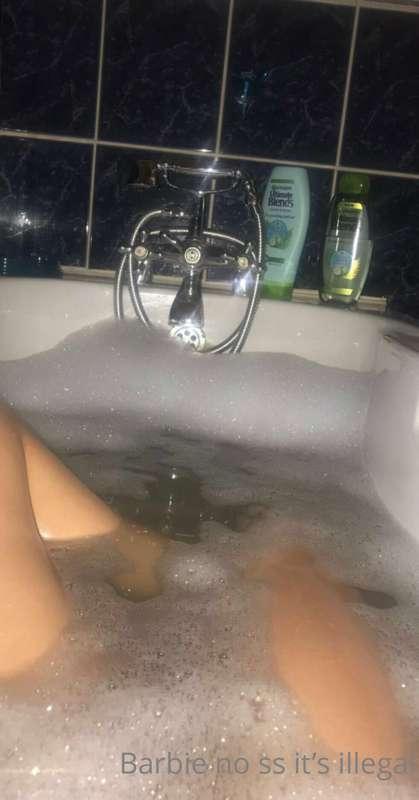 Had a nice hot bath last night🥵Wish you could’ve joined dadd..
