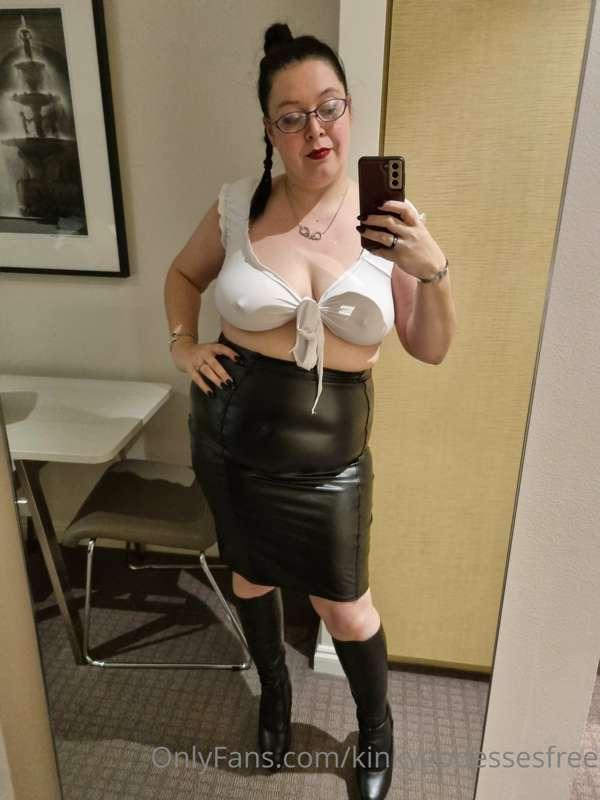 I ended up dressing as a teacher for my night out 😈😈