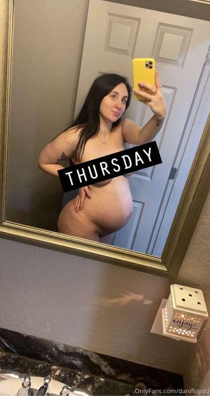 Happy Thursday 🥰💋
DM me today for customs! I’m so close to b..