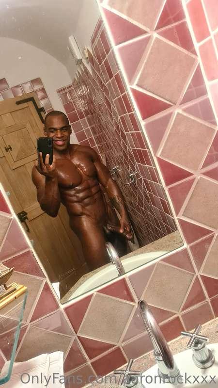 Goodmorning, my 🍆 isn't having a lazy Sunday today 👀