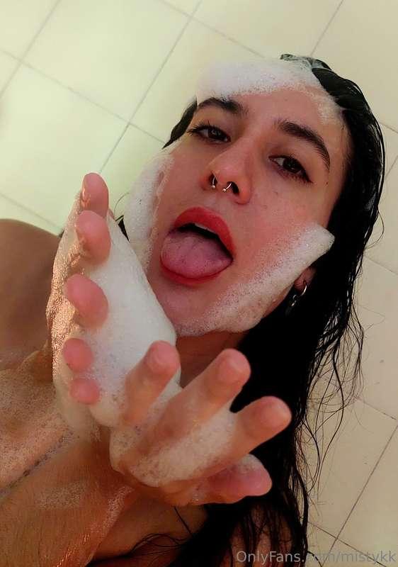 Nothing better than a bubble bath 🫧 to relax all the tension..