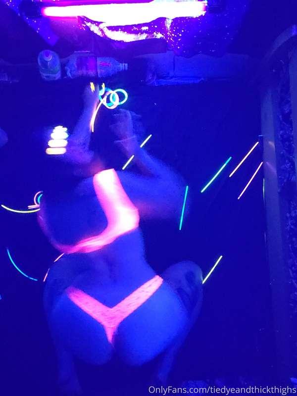 Blacklight shoots were always my favorite. Think I'm overdue..