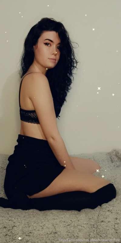 Wanna see what's under the skirt? 😏🖤