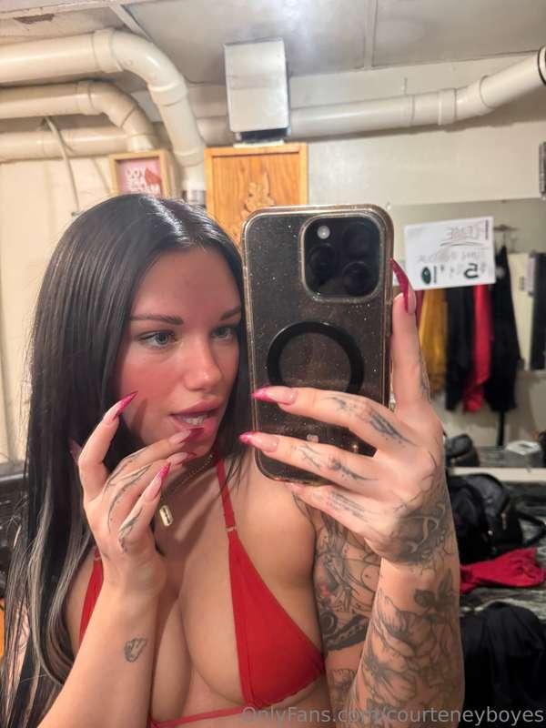 feeling extra spicy in the red 🔥🔥