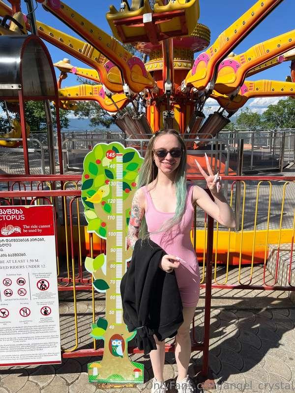 If anyone didn't realize how petite I am, you're welcome! 😂 ..
