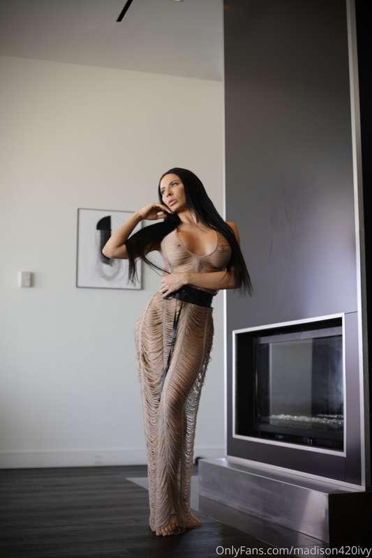 One of my favorite outfits for my Las Vegas trip 🖤
It caused..