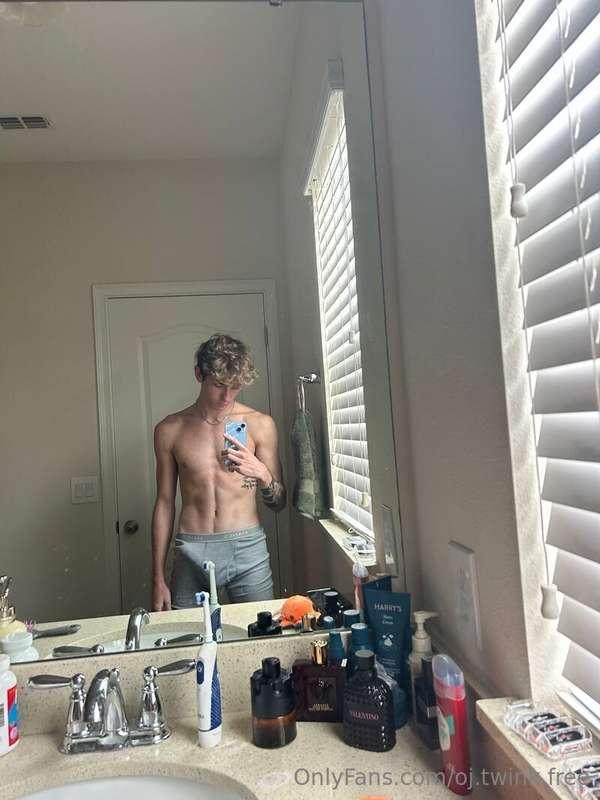 little tribute to grey sweats season  https://onlyfans.com/d..