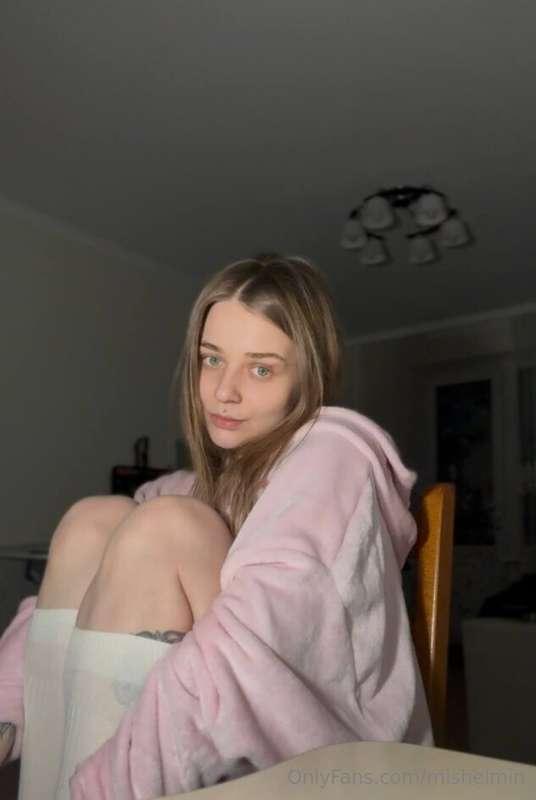 Horny babe  @stella_joy just turned her page FREE @stella_jo..