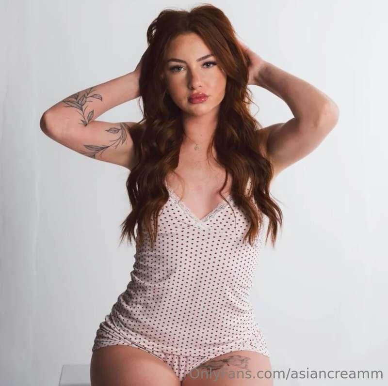 Sub to my gf she’s a Ginger baddie🤤 @kimmyscreams IS LIVE RN..